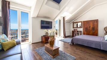 Hus – deluxe, 4 soverom, privat basseng, sjøutsikt | 4 soverom, safe på rommet, skrivebord og strykejern/-brett