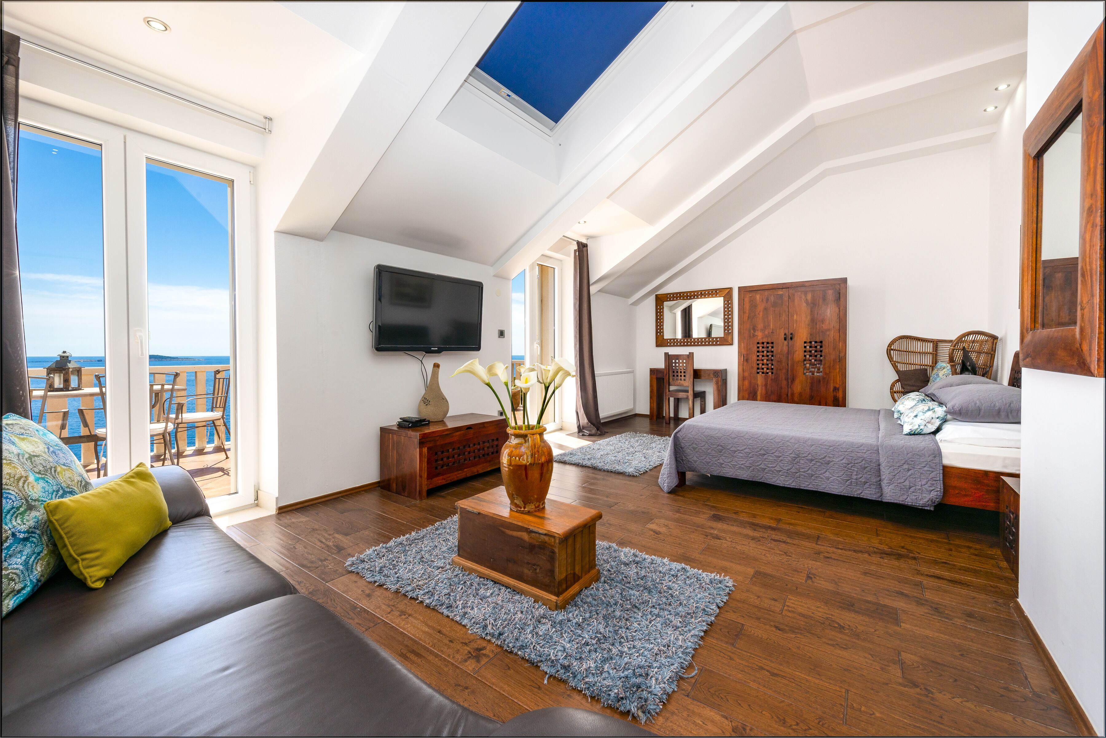 منزل ديلوكس - ٤ غرف نوم - بمسبح خاص - بمنظر للبحر | 4 عدّة غرف نوم وخزنة داخل الغرفة ومكتب ومكواة/لوح كي