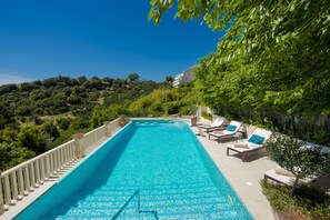 Seasonal outdoor pool, pool umbrellas, sun loungers - Villa Soline (Zupa dubrovacka)