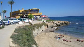 Una spiaggia nelle vicinanze