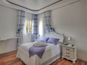 Minibar, individually decorated, desk, blackout curtains - Pousada Perfume de Canela (Canela)