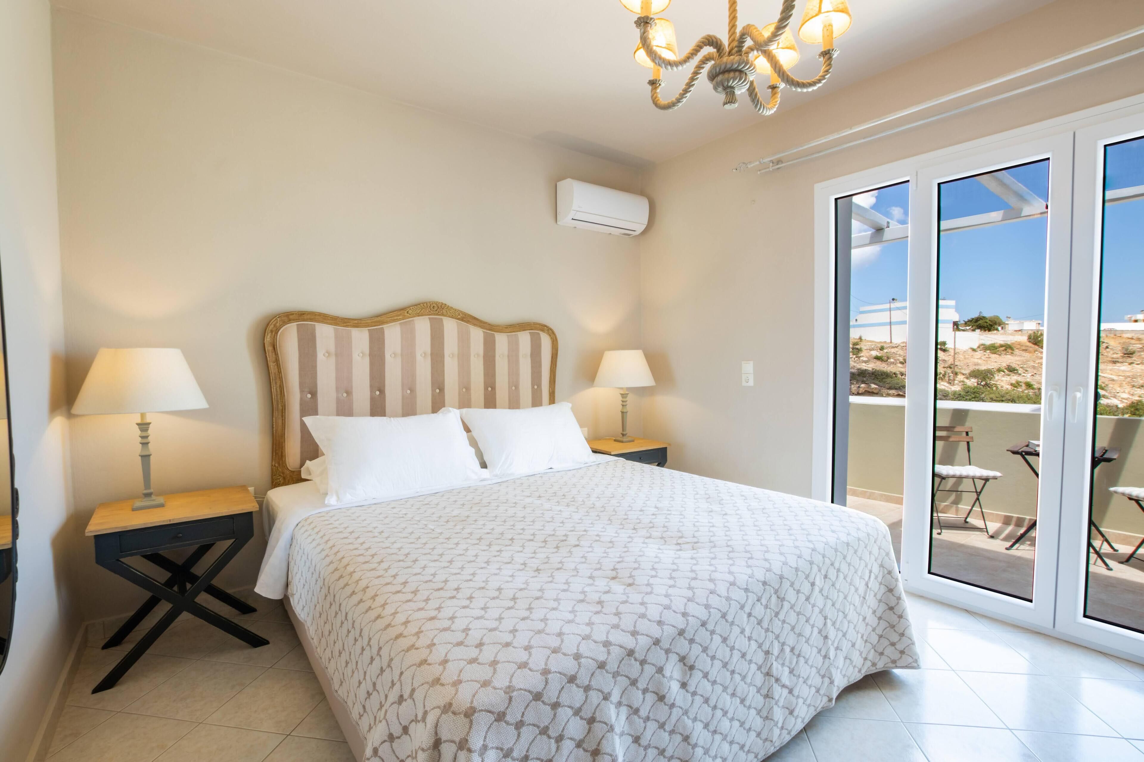 Vila (Liodentro) | Cofres nos quartos, escrivaninha, quartos à prova de som