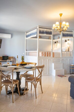 Villa (Levanta) | Zona de estar | Una Smart TV