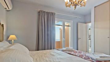 Villa (Levanta) | In-room safe, desk, soundproofing, iron/ironing board