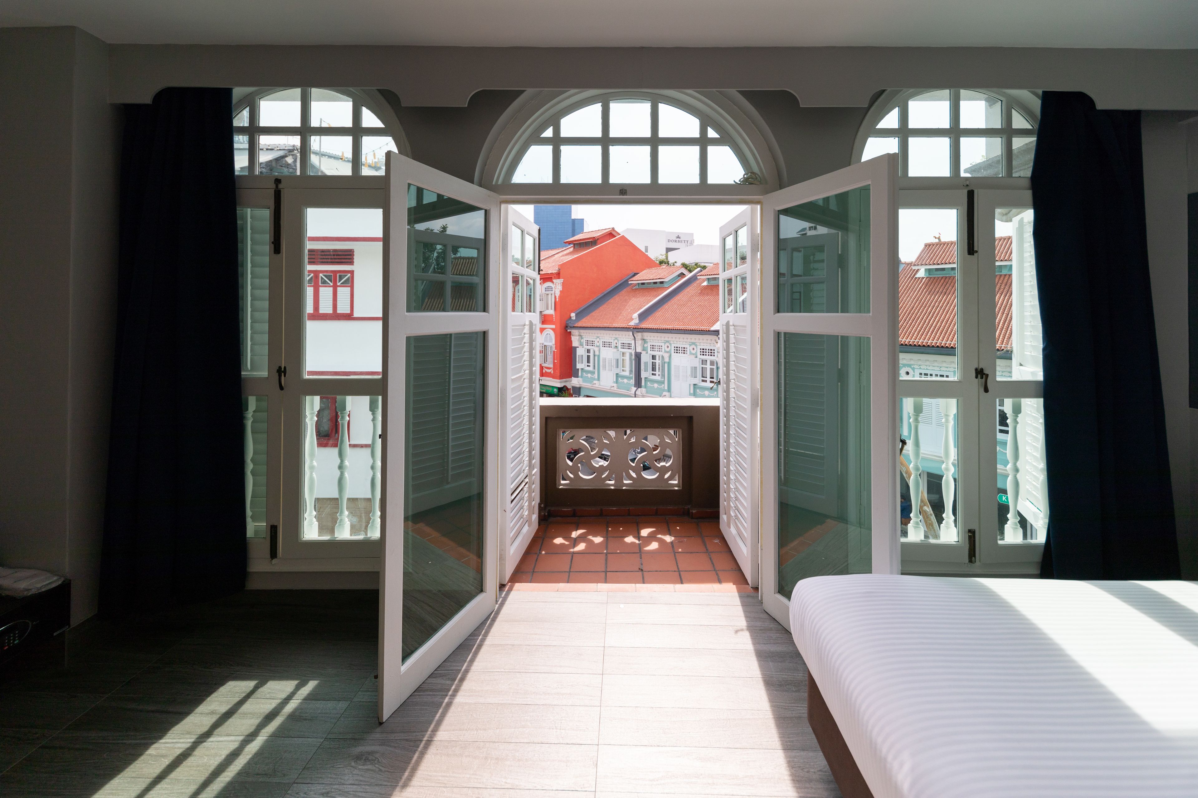 Signature Balcony Queen | In-room safe, iron/ironing board, free WiFi, bed sheets