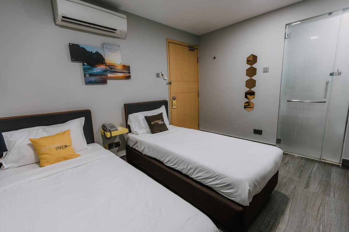 L - With Window - Twin | In-room safe, iron/ironing board, free WiFi, bed sheets