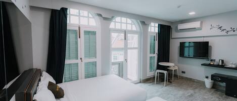 Family Room, Balcony | In-room safe, iron/ironing board, free WiFi, bed sheets