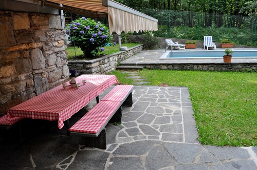 Typisches, romantisches, biologisches Tessiner Cottage mit Pool für Ihre Familie & Hunde