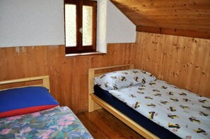 2 bedrooms, bed sheets - Typical, Romantic Tessiner Cottage (Lelgio)
