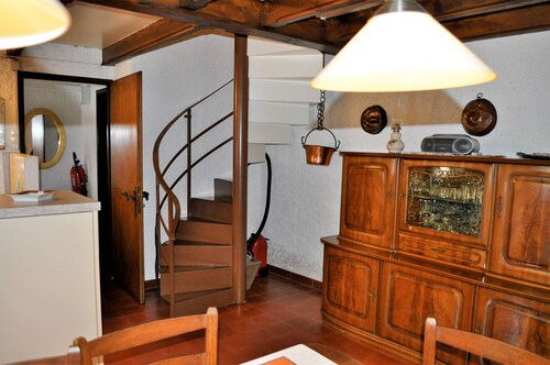 Typique, romantique, bio Tessiner Cottage avec piscine pour votre famille et les chiens