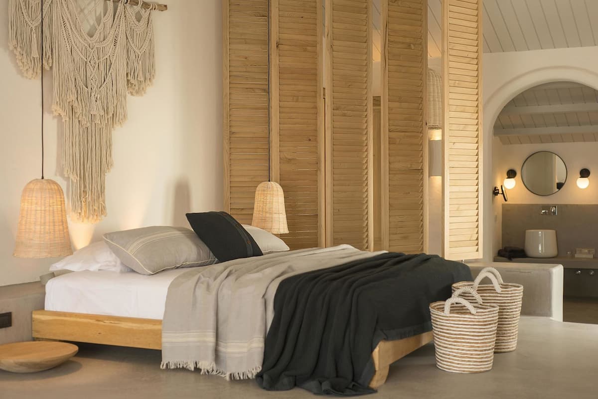 Egyptian cotton sheets, premium bedding, Tempur-Pedic beds, minibar