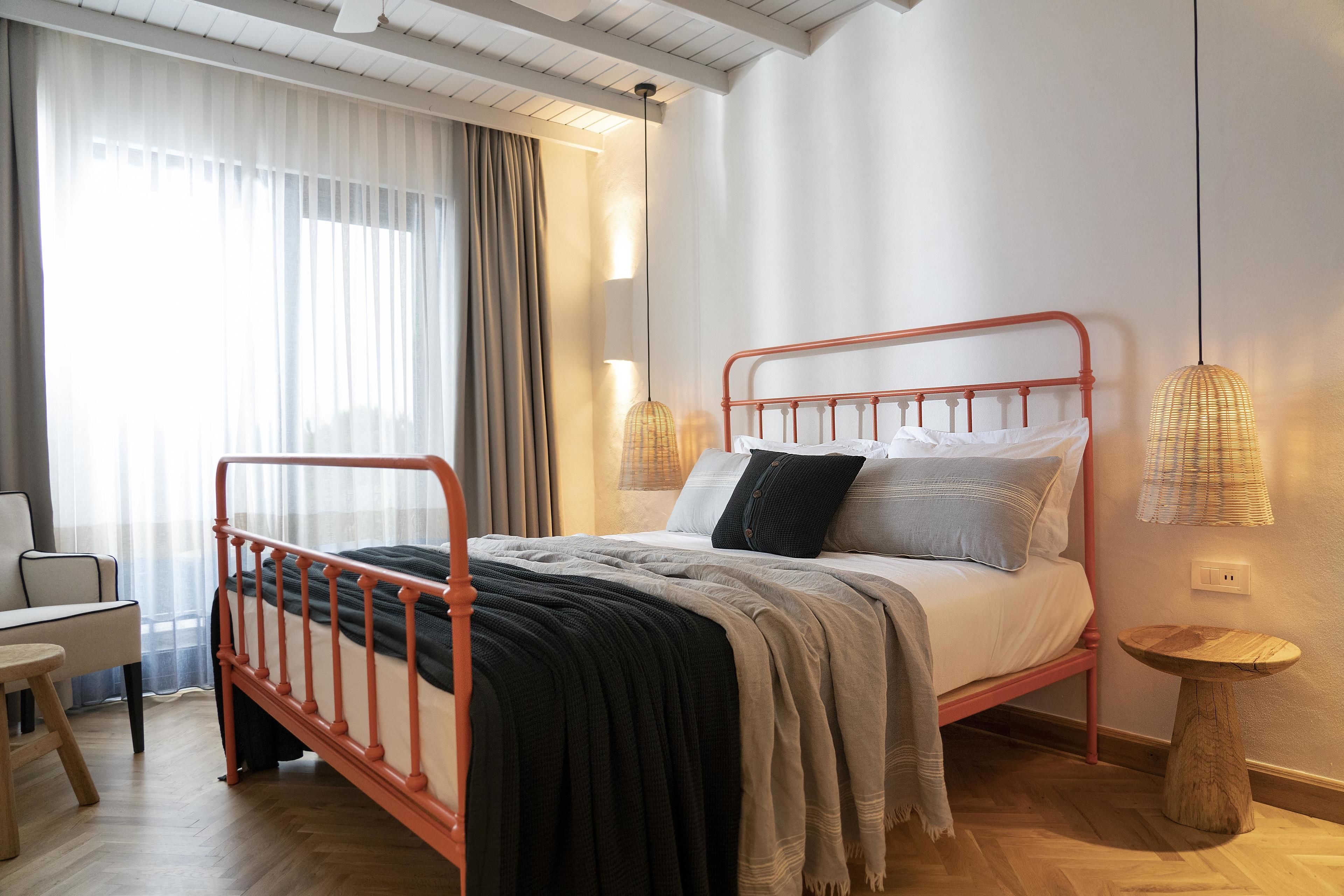 Egyptian cotton sheets, premium bedding, Tempur-Pedic beds, minibar