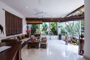 المنشأة من الداخل