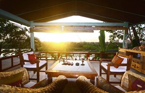 تناول الطعام بالخارج