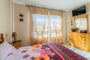 2 slaapkamers, een strijkplank/strijkijzer, internet, beddengoed