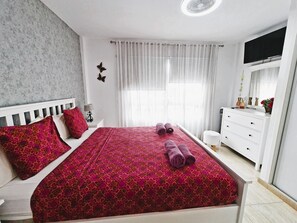 2 bedrooms, iron/ironing board, free WiFi, bed sheets