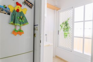 Een douche, een haardroger, handdoeken