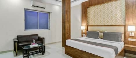 Family Room, Non Smoking | Bathroom | Shower, free toiletries, slippers, towels