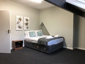 Business Apartment | 2 bedrooms, desk, iron/ironing board, free WiFi