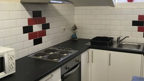 Business Apartment | Private kitchen - Old Trafford Apartment (Manchester)