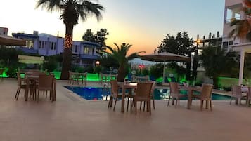 Bar vid poolen