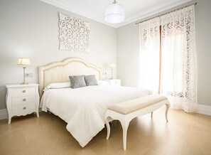 2 slaapkamers, een strijkplank/strijkijzer, gratis wifi, beddengoed