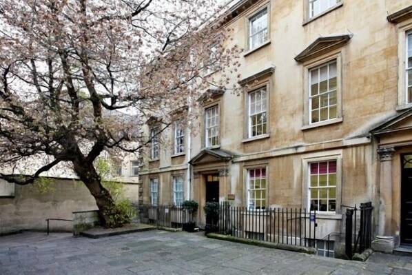 واجهة المنشأة