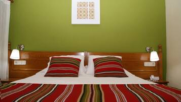 WiFi (無料)、ベッドシーツ