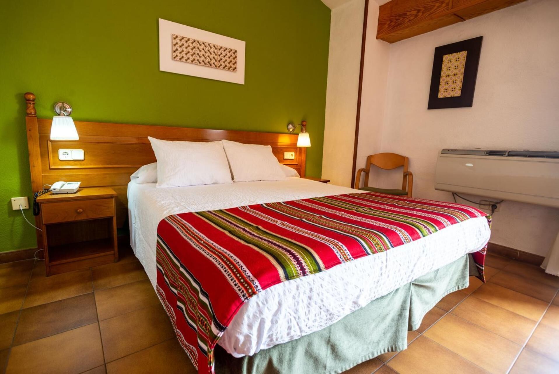 Free WiFi, bed sheets