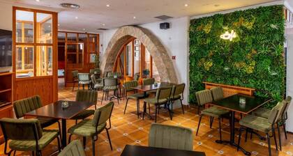 Hotel Rey Don Jaime
