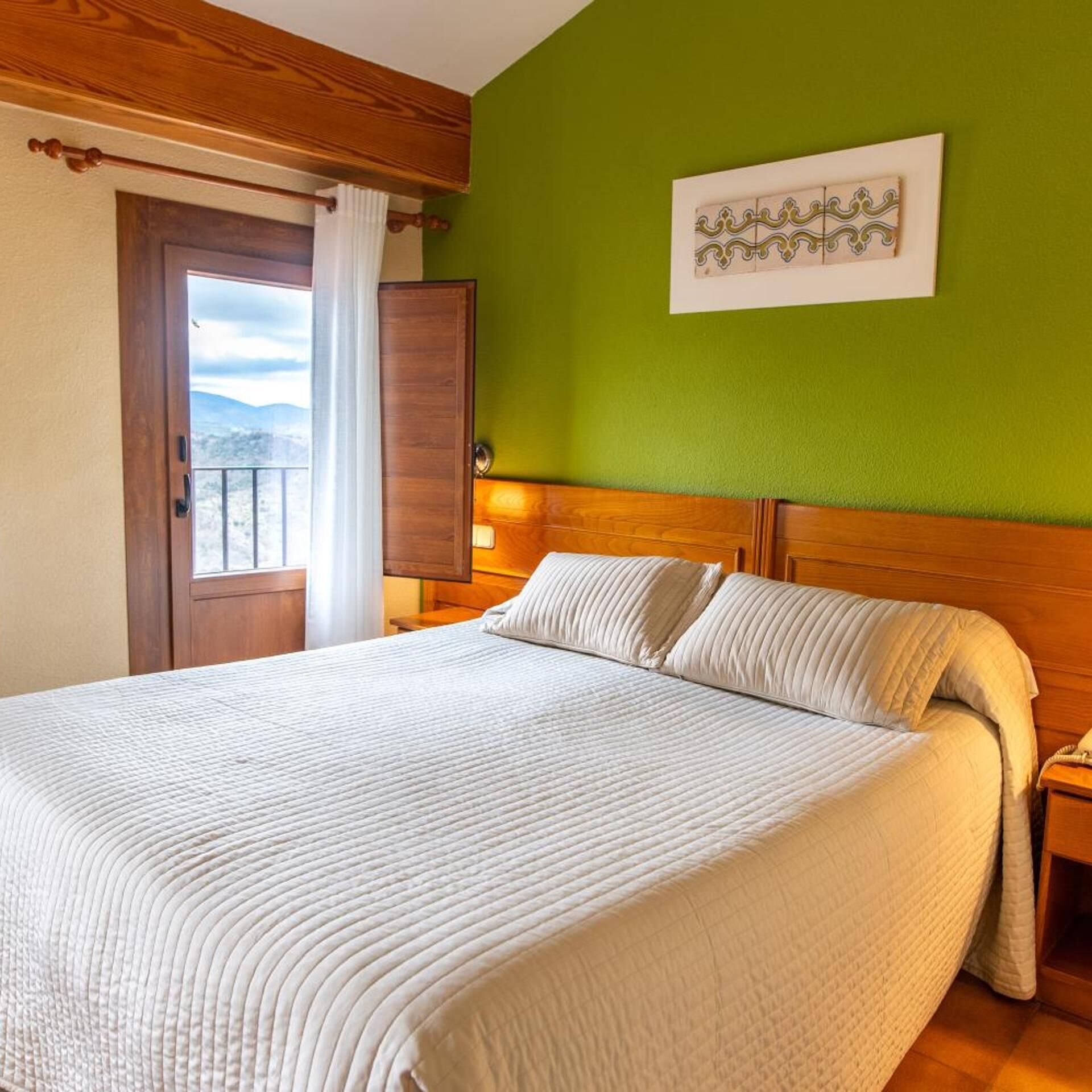 Free WiFi, bed sheets