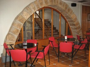 Frühstück, Mittagessen, Abendessen, lokale Küche 