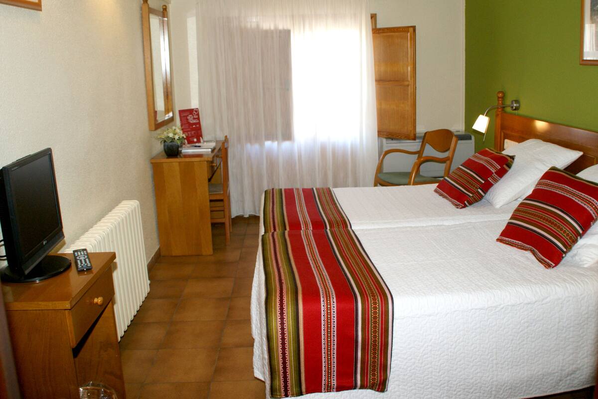 WiFi (free), bed sheets