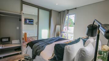 Family Apartment, 2 Bedrooms, Kitchenette, Garden View | Safe