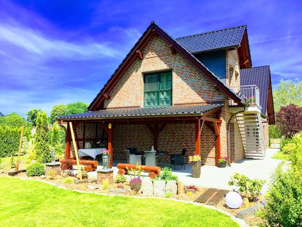 Exterior - Modern 4 star apartment with 2 bedrooms, large garden and playground (Lübben (Spreewald))