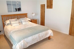 Cottage, 3 Bedrooms | 3 bedrooms, laptop workspace, iron/ironing board, free cribs/infant beds