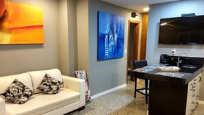 Apartment (Apto 102) | Private kitchen | Fridge, microwave - Copa Premium (Rio de Janeiro)