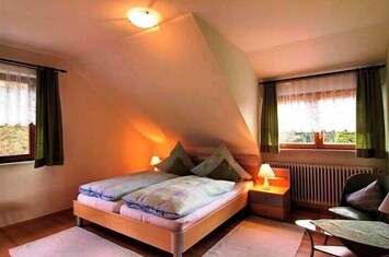 Ferienwohnung Tannenblick, 2 Schlafzimmer, 2 Wohn-/Schlafraum, max. 4 Personen-Schlafzimmer Tannenblick
