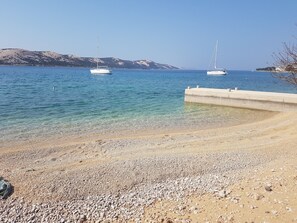 On the beach - Apartments Vrtlici (Novalja)