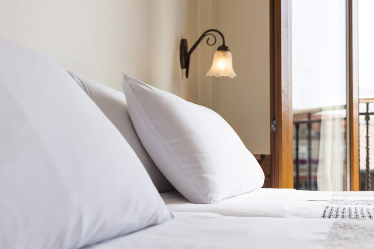 standard twin room, 2 single beds | desk, free wifi, bed sheets