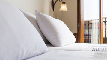 Standard-Zweibettzimmer, 2 Einzelbetten | Schreibtisch, kostenloses WLAN, BettwÀsche