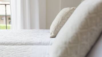 Standard Twin Room, 2 Twin Beds | Desk, free WiFi, bed sheets