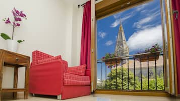 Family Quadruple Room, Multiple Beds | Desk, free WiFi, bed sheets