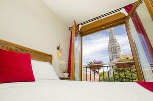 Családi négágyas szoba, több ágy | Íróasztal, ingyenes wifi és ágynemű