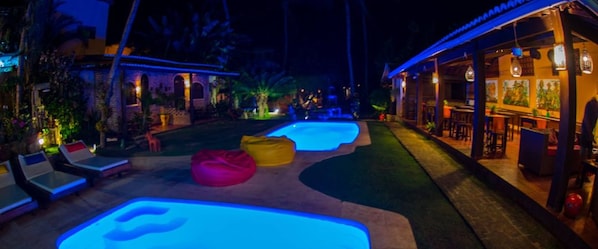 Indoor pool, pool loungers