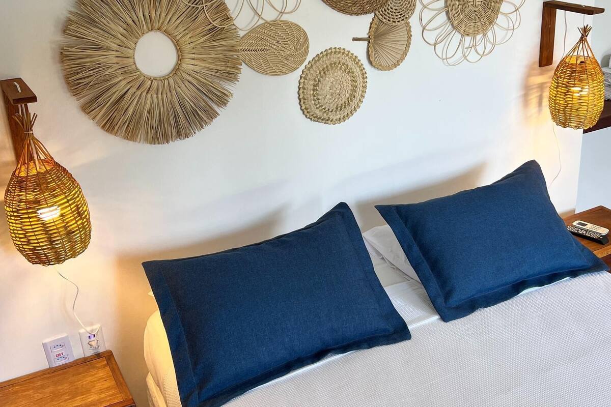 Minibar, blackout drapes, WiFi (free), bed sheets