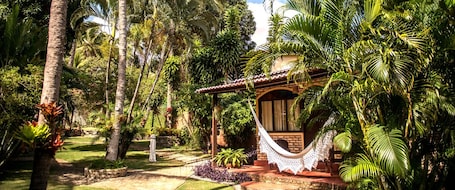Jardines del alojamiento. Pousada Oasis