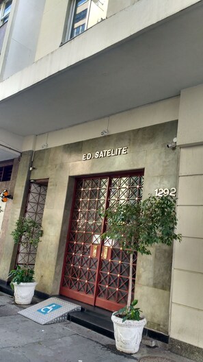 Apartment ( Apto 502) | 3 bedrooms, desk, blackout curtains, soundproofing - Rio Copa 6 (Rio de Janeiro)