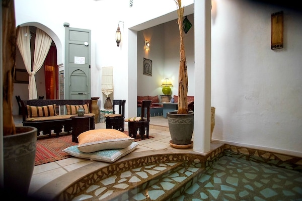 Lobby lounge