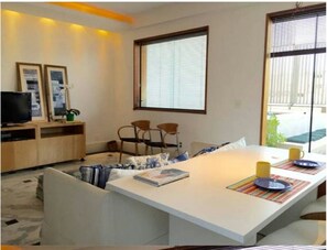 تناول الطعام داخل الغرفة